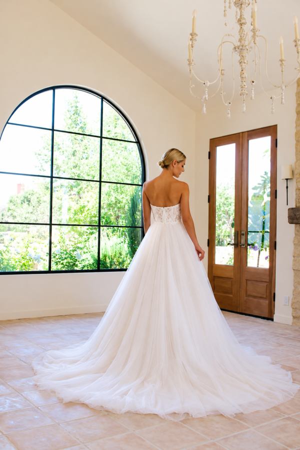 Josie Strapless Lace & Tulle Wedding Dress – Size 16