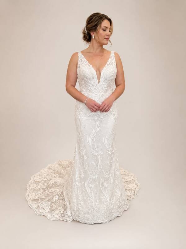 Evelyn-Stella Private Label Floral Embroidered Lace Wedding Dress - Size 14