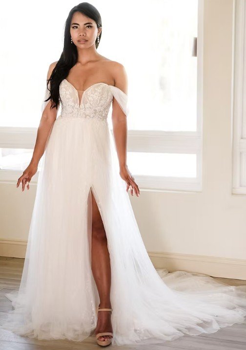 Private Label "Evelyn Kelsey" Beaded Lace Drop-Waist A-Line Wedding Gown – Size 16 (SKU DMB050)